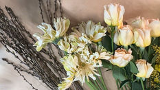 Watch Karen Barnes Create a Spring Trends Inspired Arrangement